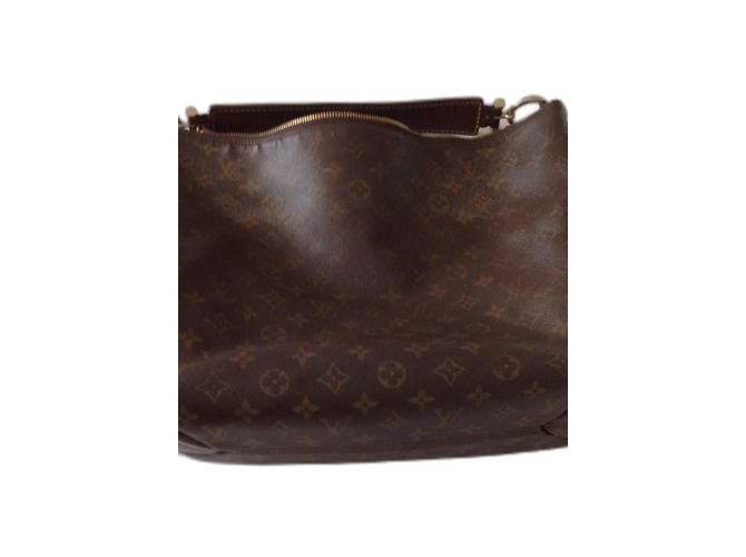 Sac à main Louis Vuitton en cuir marron foncé