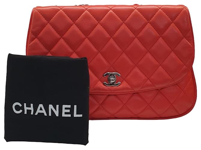 Chanel Bolsos de mano Roja Cuero  ref.1108500