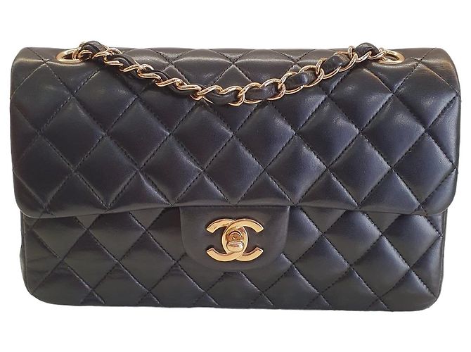 Chanel Classic Small bolsa de pele de cordeiro acolchoada preta dourada Preto