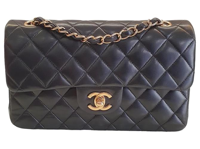 Chanel Handbags Black Leather  ref.1109325