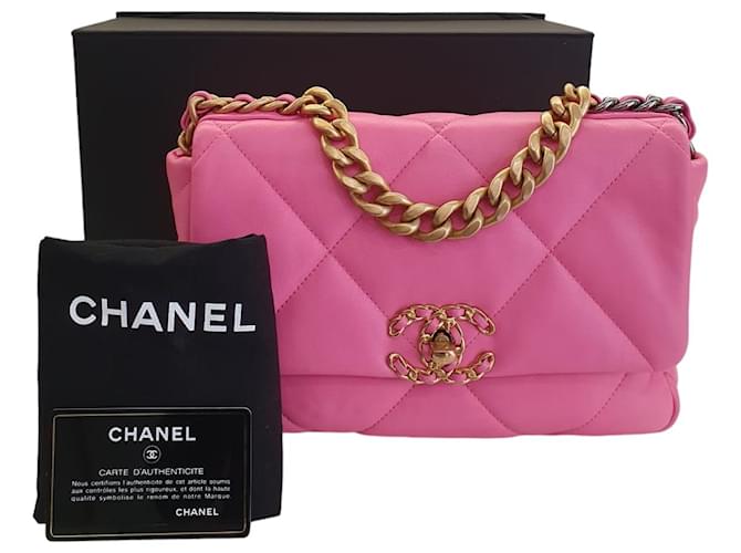 Chanel 19 Chanel Handbags Fuschia Leather ref.1109328 Joli Closet