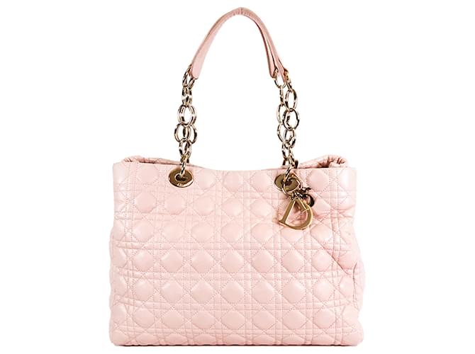 Bolso shopper suave Dior Lady Dior mediano Cannage de piel de cordero rosa rosa Cuero  ref.1109357