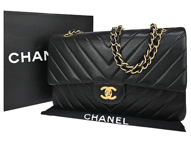 Timeless Chanel Chevron Black Leather  ref.1109472