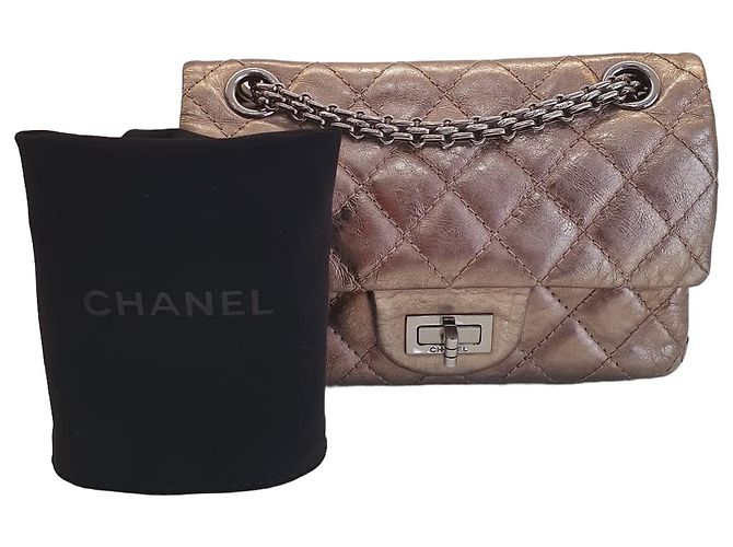 Chanel Mini Reissue 2.55 em couro bronze