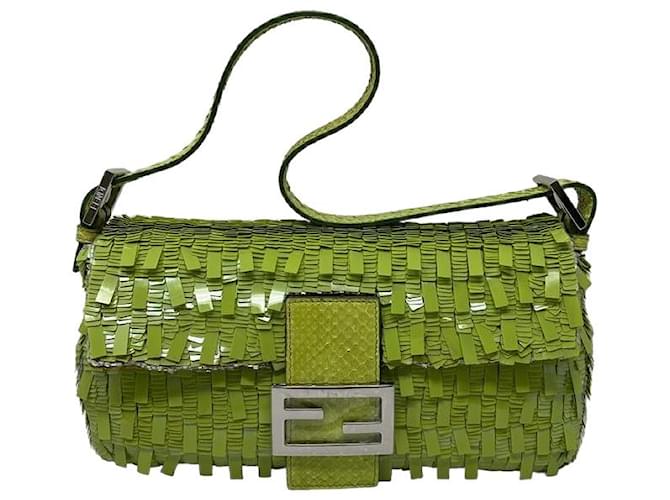 Baguette Fendi Bolsas Verde claro Couro  ref.1110401