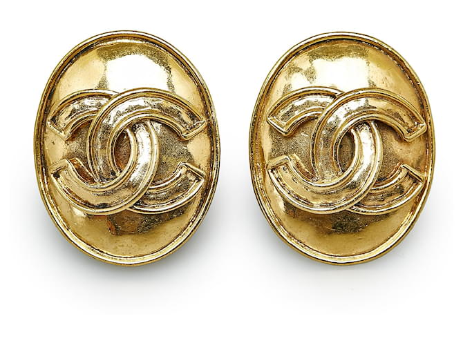 Chanel Gold CC Clip On Earrings Golden Metal Gold-plated  ref.1110684