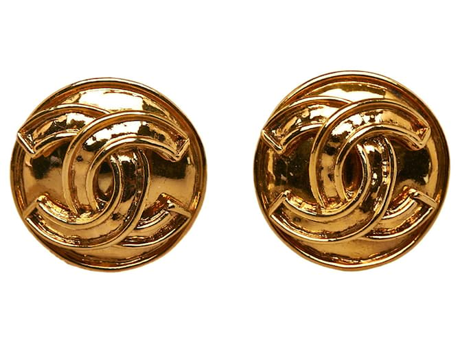 Chanel Gold CC Clip On Earrings Golden Metal Gold-plated  ref.1110724