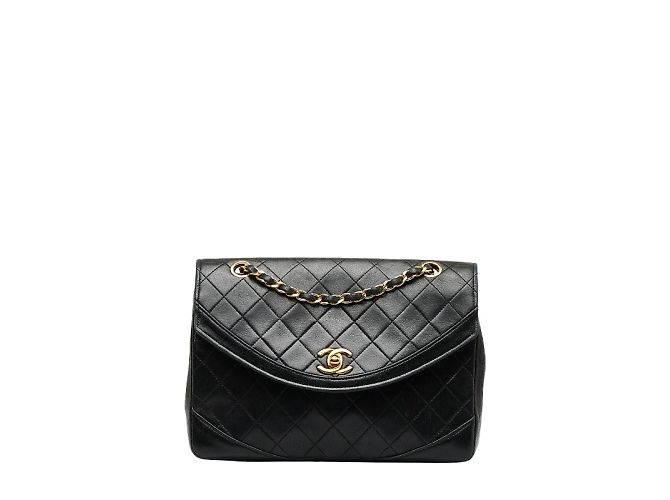 Chanel Bolsa de corrente de couro acolchoado CC com aba Preto