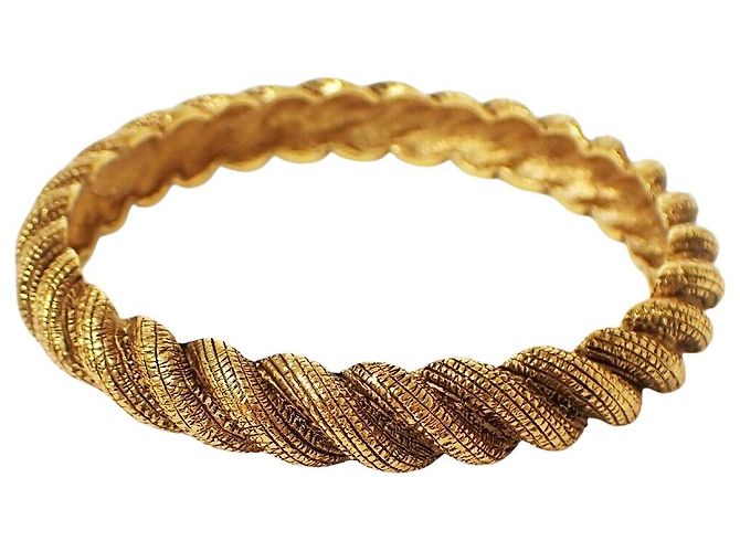 Timeless Chanel Dourado