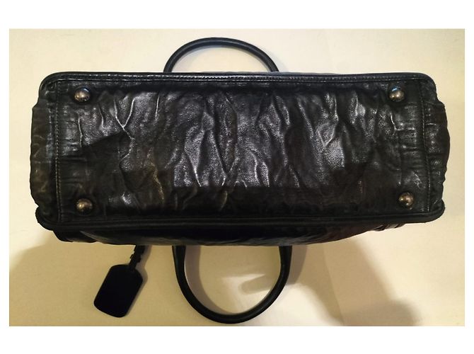 Bolsa de mão Prada em couro preto