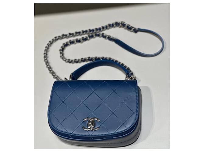 Chanel Tragetasche mit Klappe in Blau Marineblau Leder  ref.1111608