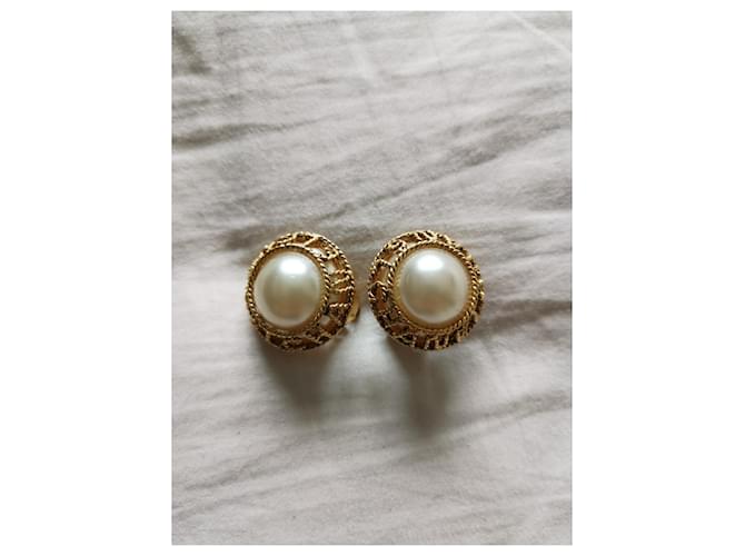 Vintage Chanel Clip on Pearl earrings. Golden  ref.1111856