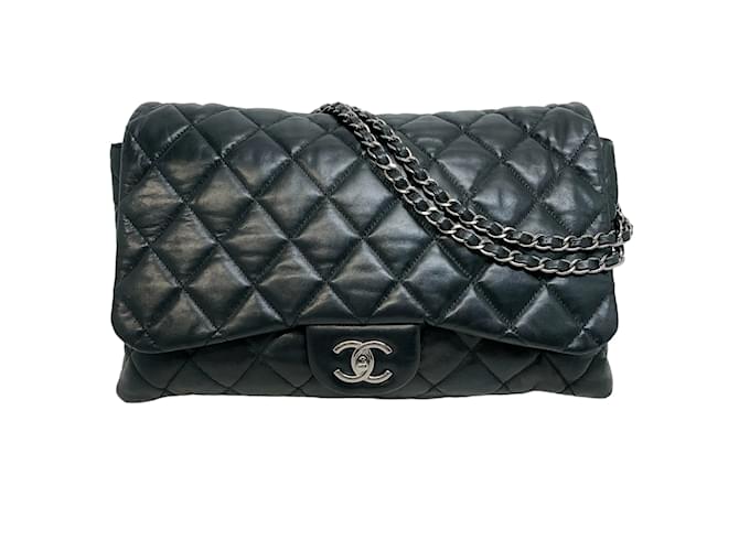 Chanel 2009-2010 Schwarze Maxi-Tasche mit einer Klappe aus Lammleder  ref.1111621