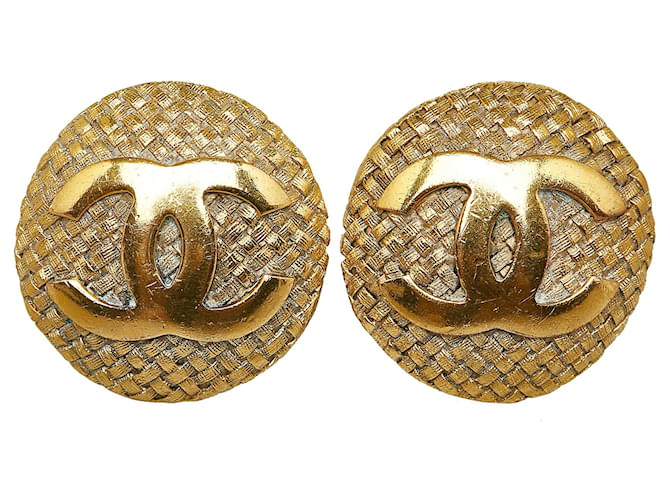 Chanel Gold CC Clip On Earrings Golden Metal Gold-plated  ref.1111821