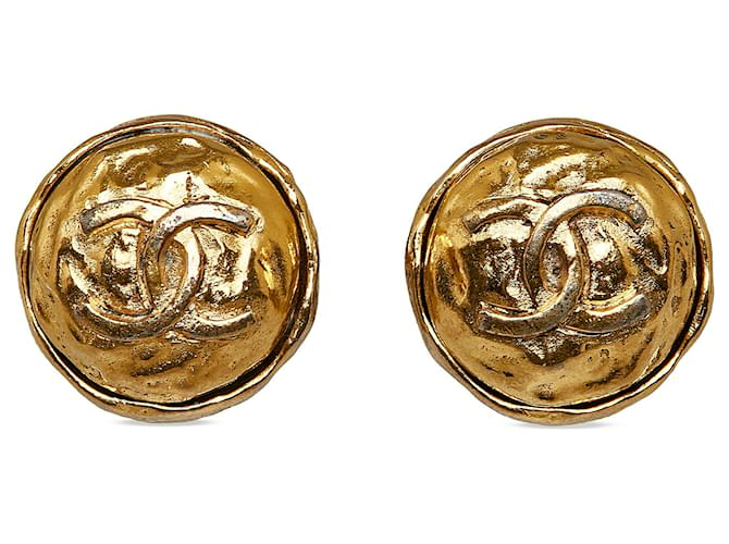 Chanel Gold CC Clip On Earrings Golden Metal Gold-plated  ref.1112256