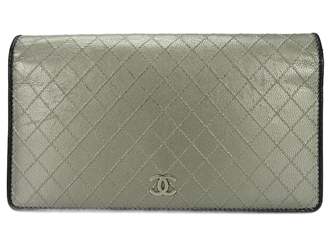 Timeless Chanel Logo CC Silvery Leather  ref.1113150