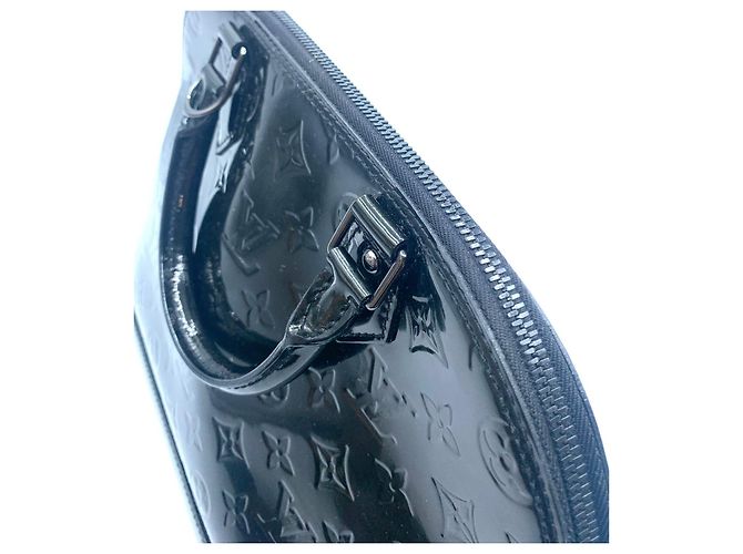 alma charol louis vuitton total black Negro