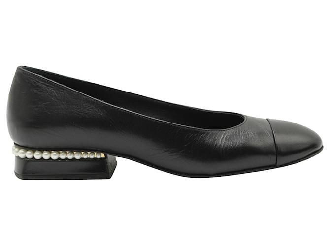 Chaussures plates ornées de perles Chanel en cuir noir  ref.1114040