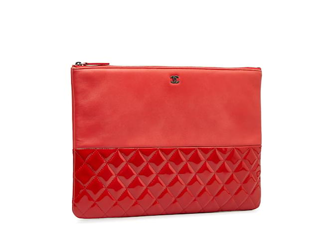 Large red outlet clutch