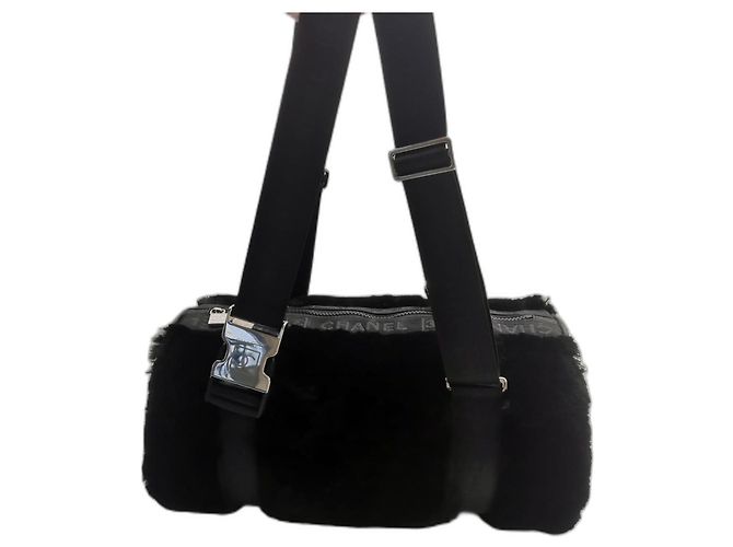 Borsa Chanel Duffel in pelle e ecopelliccia nera Nero
