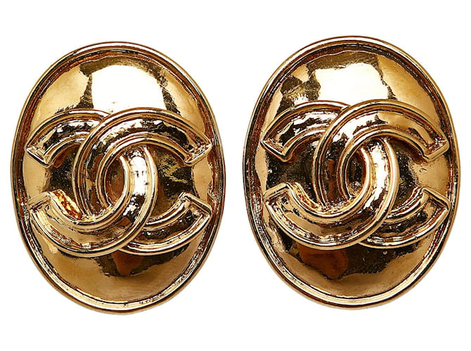 Boucles d'oreilles à clip CC en or Chanel Métal Plaqué or Doré  ref.1115660