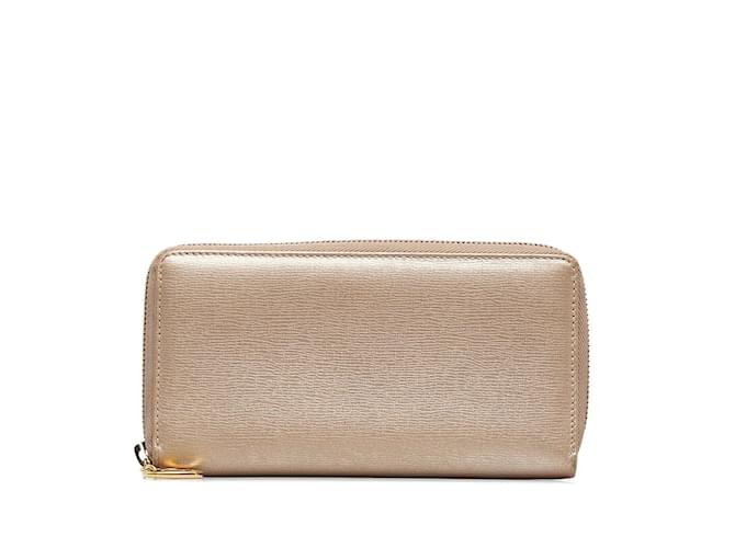 Gucci Leder Geldbörse mit schönem Herzanhänger 308005 in guter Kondition Golden  ref.1116034