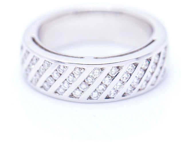 Autre Marque Weißgoldring mit Diamanten