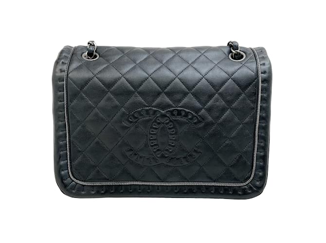 Chanel 2011 Schwarze Istanbul-Überschlagtasche aus Leder  ref.1116920