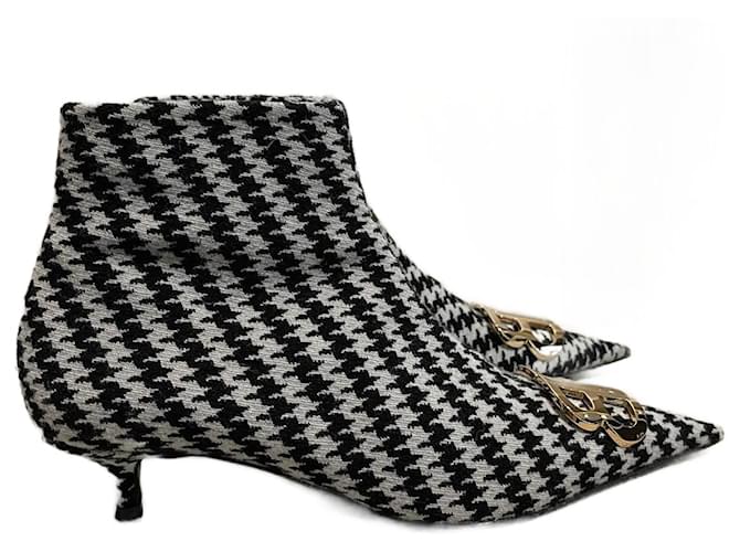 BALENCIAGA  Ankle boots T.eu 40.5 cloth Black  ref.1118181
