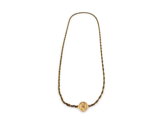 Chanel JAHRGANG 1970Lange Medaillon-Münzen-Halskette aus goldfarbenem Metall Golden  ref.1118613