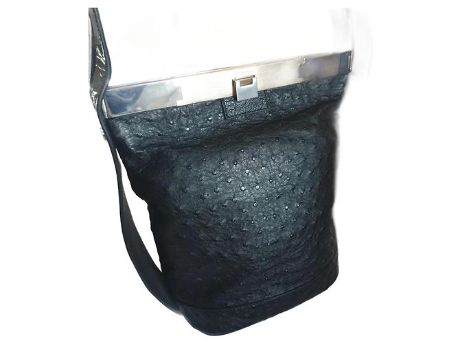 Balenciaga Le Dix Borsa a Secchiello Nera in Pelle di Struzzo Nero