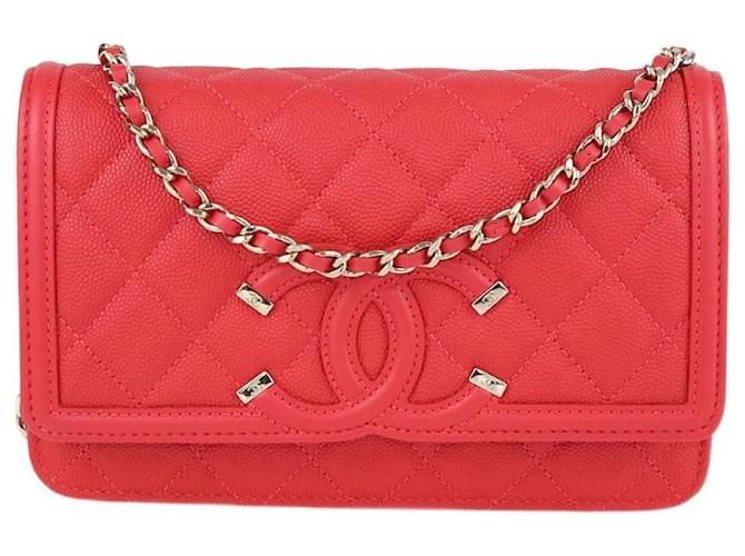 Wallet On Chain Chanel Portefeuille en filigrane CC rouge sur chaîne Cuir  ref.1121172