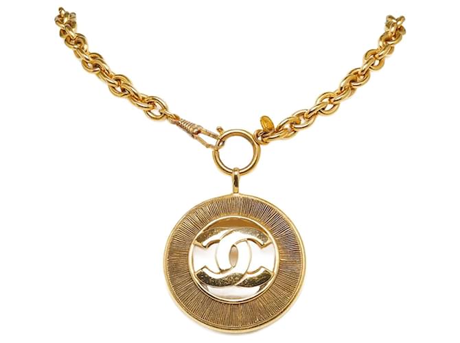 Chanel Collana con ciondolo medaglione CC D'oro Metallo  ref.1121471