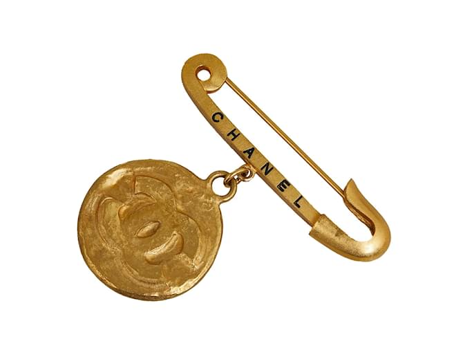 Chanel CC Coin Safety Pin Brooch Golden Metal  ref.1121472