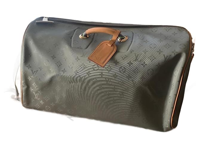 Louis Vuitton Keepall Tasche 50 TITANUIM KIM JONES Olivgrün Tuch  ref.1121519