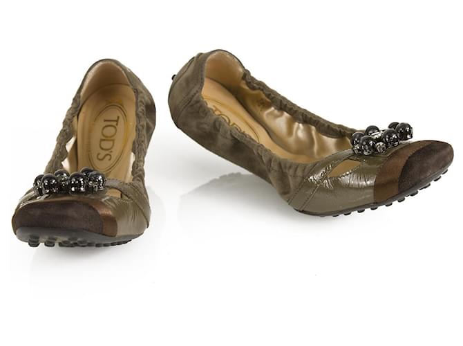 TOD'S Gommino Ballerinas mit quadratischer Zehenpartie, taupefarbenes Wildleder mit Perlen, flache, elastische Schuhe, Gummisohlen 36,5 Schweden  ref.1122262