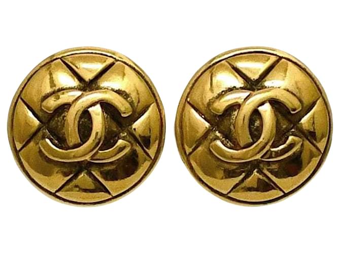 Timeless Chanel boucles d'oreilles Golden Gold-plated  ref.1122377
