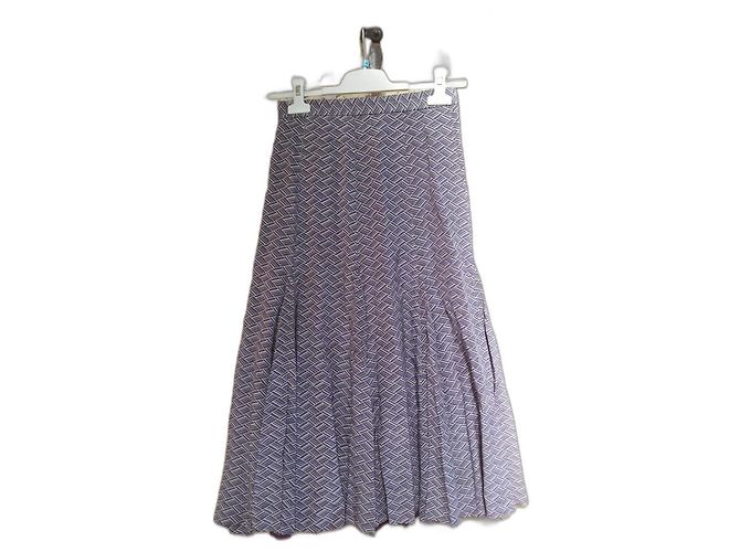 Gonna Chloé in seta con leggere pieghe crema e blu scuro
