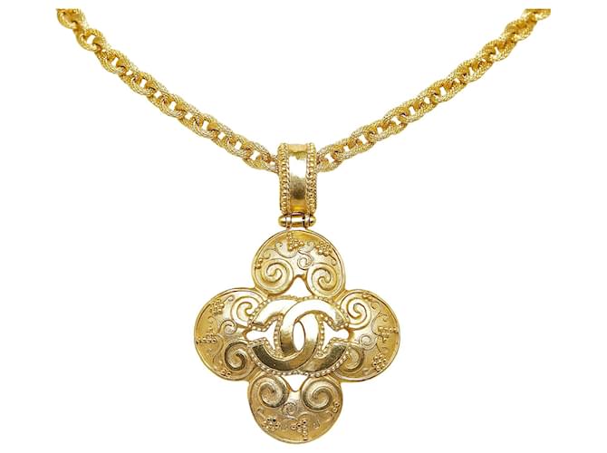 Chanel Gold CC Clover Anhänger Halskette Golden Metall Vergoldet  ref.1123494