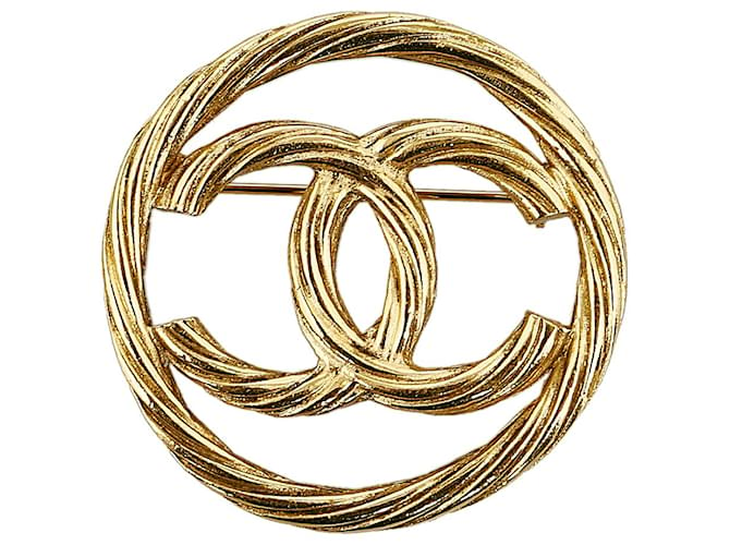 Broche Chanel Gold CC Dourado Metal Banhado a ouro  ref.1125206