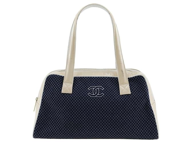 Timeless Chanel Logo CC Bege Couro  ref.1127302