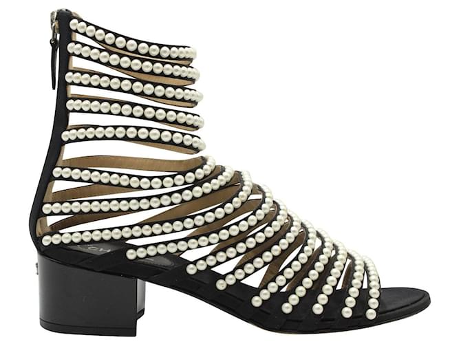 Chanel Sandalias de gladiador con adornos de perlas artificiales negras Negro  ref.1128567