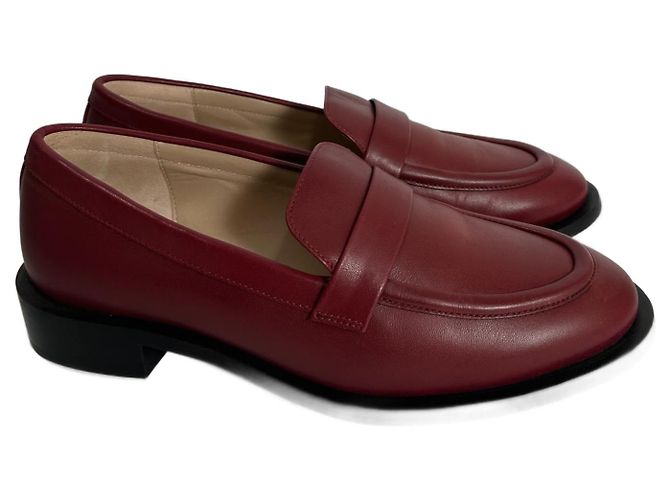 Mocasines Palmer Sleek Stuart Weitzman de piel rojo oscuro Burdeos