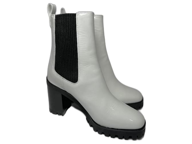 Longchamp botas de tornozelo Branco Couro envernizado  ref.1129367