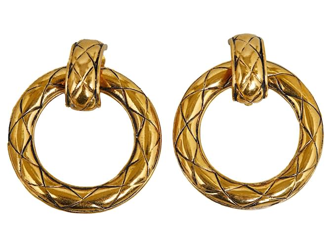 Pendientes de clip de aro de oro Chanel Dorado Metal Chapado en oro  ref.1129400