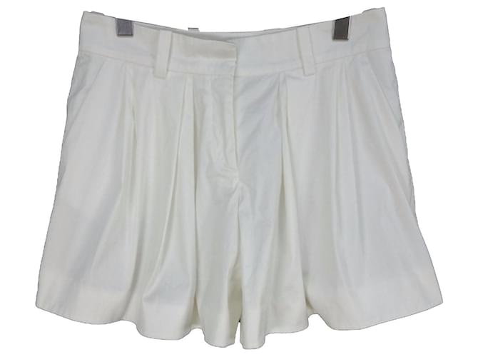 Celine Daoust Pantalones cortos Blanco Algodón  ref.1130714