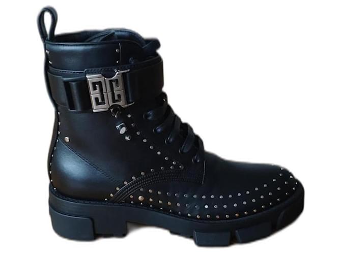 GIVENCHY LEATHER TERRA BOOTS WITH BUCKLE 4g Black  ref.1130872