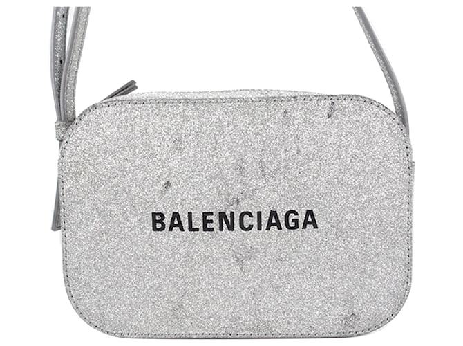 Balenciaga Bolso para cámara Everyday XS con purpurina plateada Plata Cuero Becerro  ref.1130912