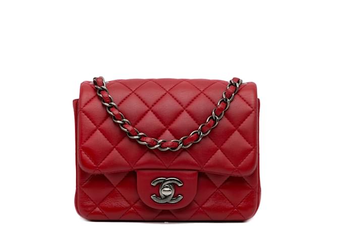 Bolso bandolera rojo Chanel mini clásico de piel de cordero con solapa cuadrada Roja Cuero  ref.1133758