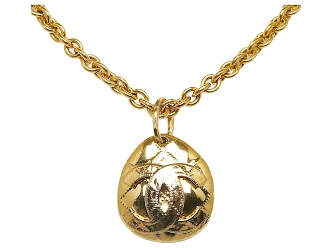 Gold Chanel CC Round Pendant Necklace Golden Yellow gold  ref.1133945